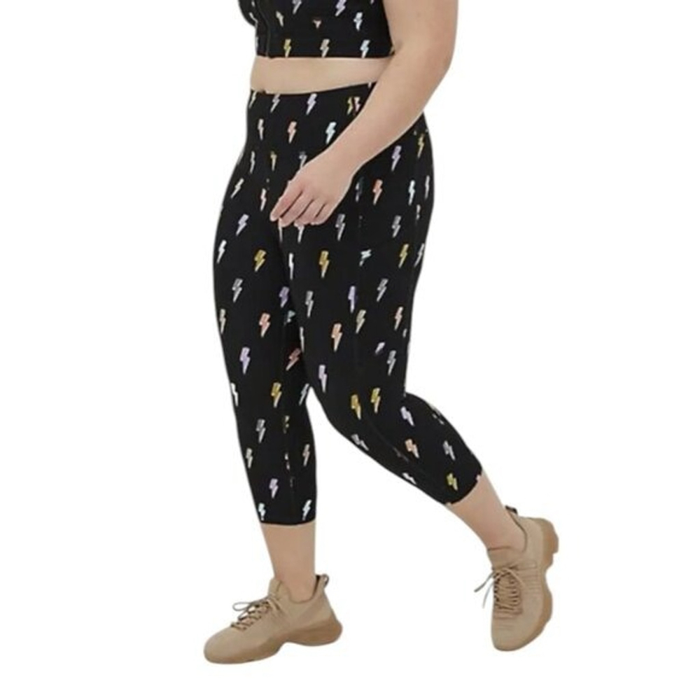 Torrid Lightning Bolt Capri Leggings Size 3